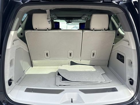 New 2026 Cadillac Escalade Platinum Luxury w/ LPO, Radiant Package AWD/4WD image 11