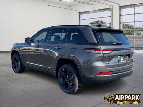 New 2025 Jeep Grand Cherokee Laredo image 6