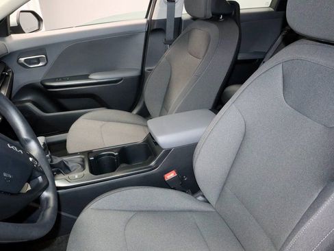 Used 2025 Kia K4 LXS image 23