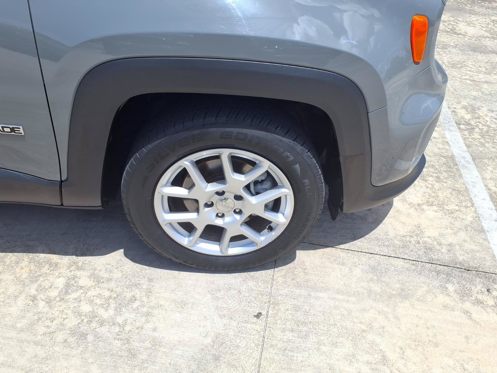 Used 2021 Jeep Renegade Latitude FWD image 7