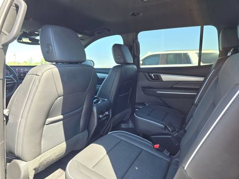 Used 2025 Buick Enclave Preferred FWD image 11