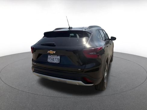 Used 2025 Chevrolet Trax LT w/ LT Convenience Package image 14