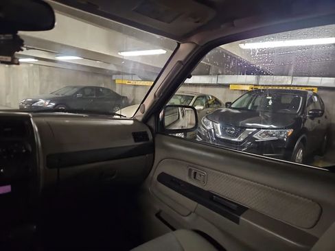 Used 2004 Nissan Xterra XE image 16