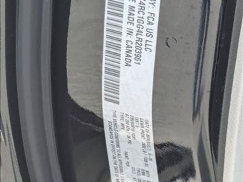 Used 2020 Chrysler Pacifica Limited FWD image 16