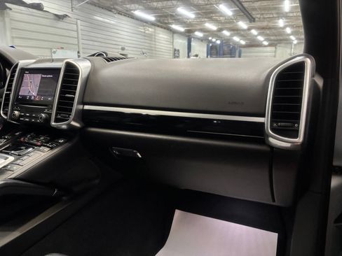 Used 2018 Porsche Cayenne AWD/4WD image 29