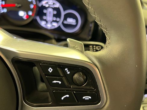 Used 2022 Porsche Cayenne Platinum Edition image 27