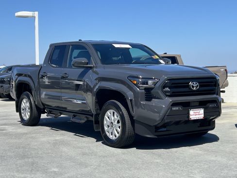 Certified 2025 Toyota Tacoma SR5 AWD/4WD image 2