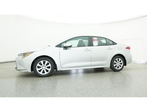 New 2025 Toyota Corolla LE FWD image 18