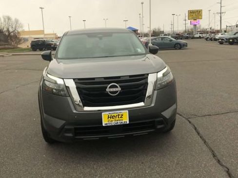 Used 2024 Nissan Pathfinder S image 3