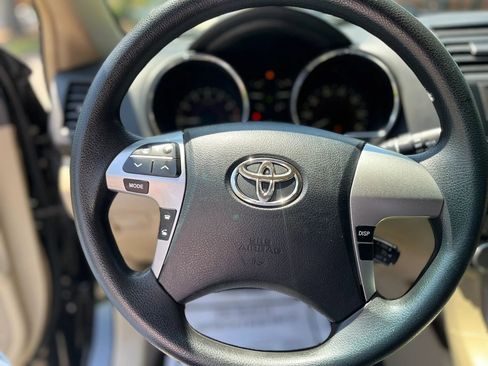 Used 2013 Toyota Highlander Plus FWD image 12