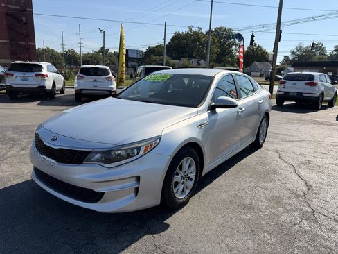 Used 2018 Kia Optima LX FWD image 2