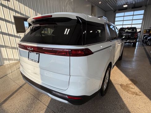 Used 2023 Kia Carnival LX image 34