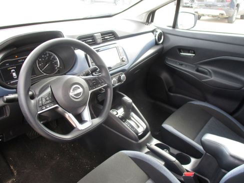Used 2025 Nissan Versa SV FWD image 8