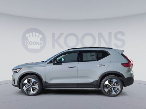 New 2026 Volvo XC40 B5 Plus w/ Protection Package Premier AWD/4WD image 7