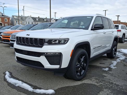 New 2026 Jeep Grand Cherokee Limited w/ Limited Altitude Package AWD/4WD image 3