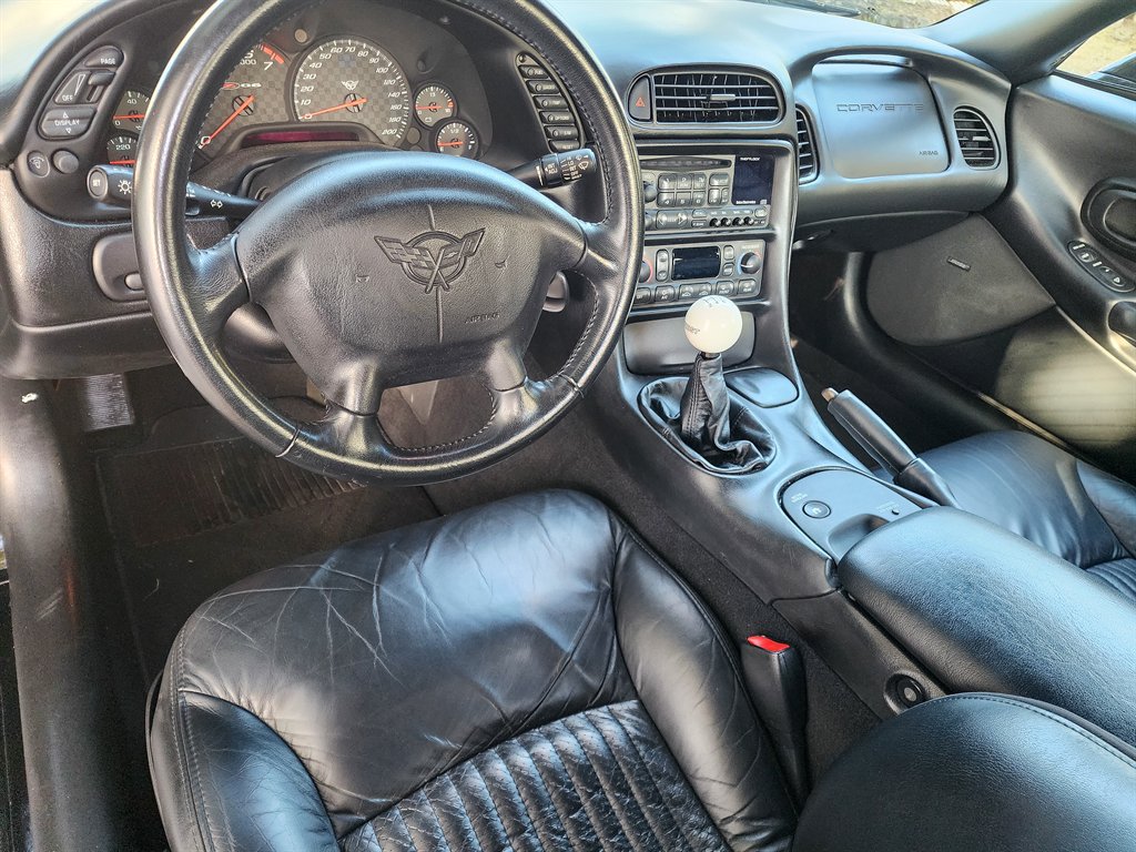 Used 2002 Chevrolet Corvette Z06 w/ Memory Pkg RWD image 12
