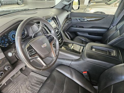 Used 2016 Cadillac Escalade Platinum image 4