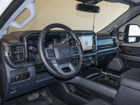 Used 2025 Ford F350 Lariat w/ Lariat Ultimate Package AWD/4WD image 21