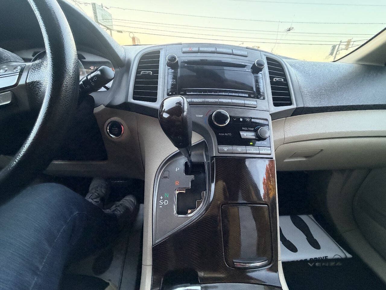 Used 2010 Toyota Venza AWD w/ Convenience Pkg image 8