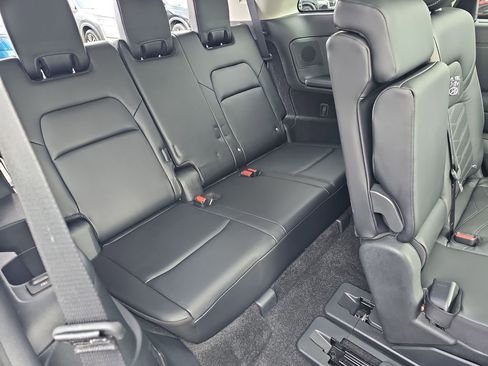 Used 2024 Nissan Pathfinder Platinum w/ Cargo Package image 24