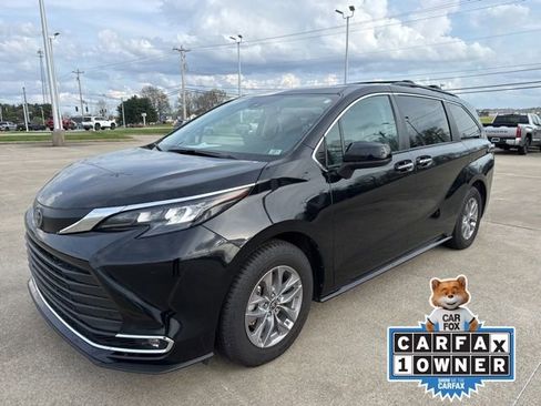 Used 2024 Toyota Sienna XLE w/ XLE Plus Package image 1