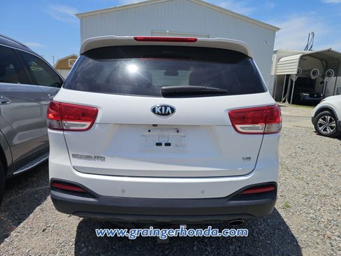 Used 2017 Kia Sorento LX w/ LX V6 Convenience Package FWD image 9