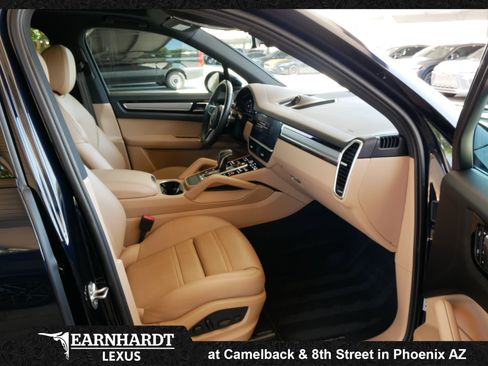 Used 2022 Porsche Cayenne Platinum Edition w/ Premium Package Plus AWD/4WD image 10