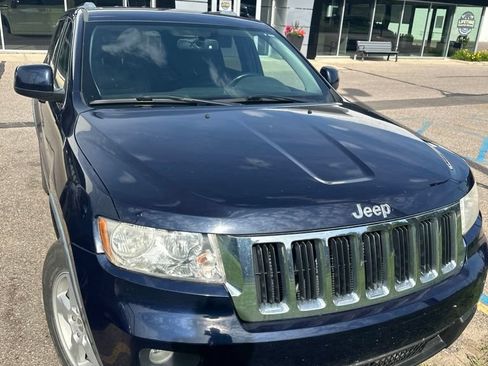 Used 2012 Jeep Grand Cherokee Laredo w/ Laredo E Group AWD/4WD image 2
