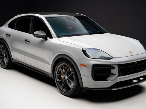 Used 2024 Porsche Cayenne Turbo GT image 40