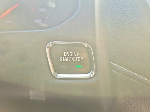 Used 2023 GMC Acadia SLT FWD image 31
