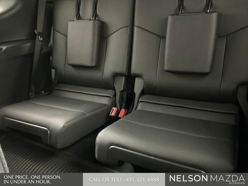 Used 2025 Lexus GX 550 w/ Accessory Package (2T) AWD/4WD image 29
