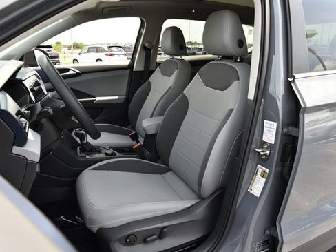 Used 2023 Volkswagen Taos SE w/ Panoramic Sunroof Package AWD/4WD image 19