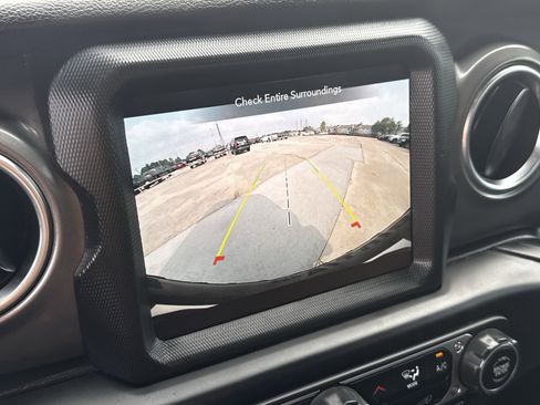 Used 2023 Jeep Wrangler Unlimited Rubicon 4xe image 18