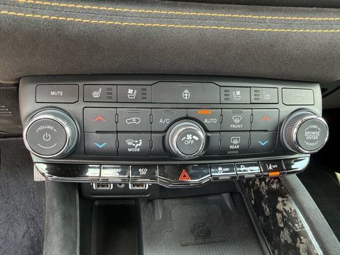 Used 2023 Dodge Durango R/T w/ Hemi Orange Plus Package AWD/4WD image 28