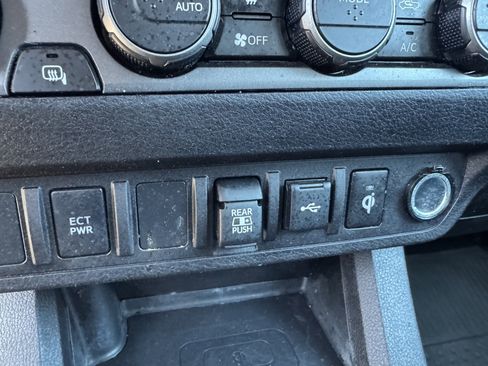 Certified 2023 Toyota Tacoma TRD Off-Road image 27