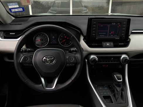 Used 2022 Toyota RAV4 XLE Premium AWD/4WD image 14