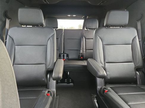 Used 2022 Chevrolet Tahoe Z71 w/ Luxury Package image 20