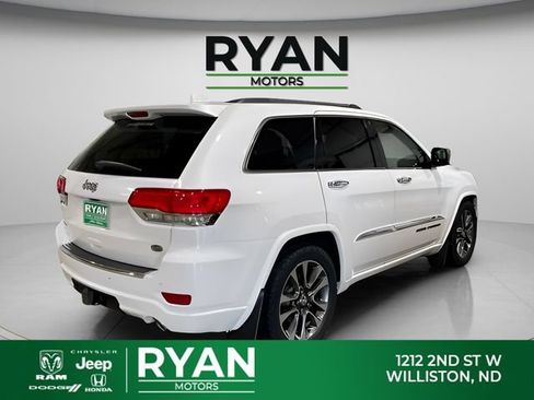 Used 2018 Jeep Grand Cherokee Overland AWD/4WD image 3