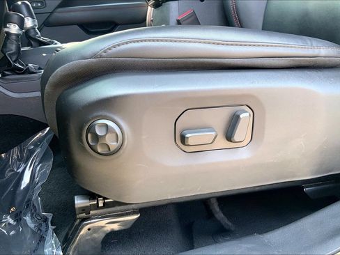Certified 2025 Jeep Wrangler Unlimited Rubicon AWD/4WD image 35