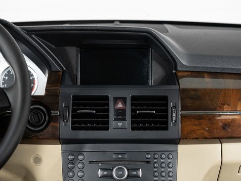 Used 2010 Mercedes-Benz GLK 350 2WD image 37