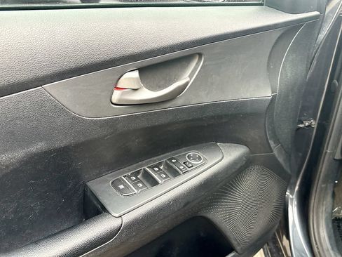 Used 2020 Kia Forte LXS FWD image 17