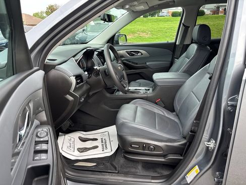 Used 2021 Chevrolet Traverse LT w/ LT Premium Package FWD image 14
