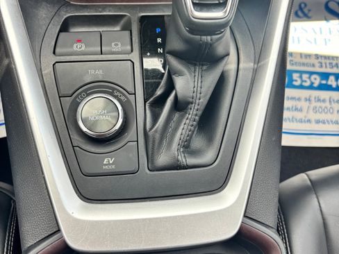 Used 2020 Toyota RAV4 Limited image 17
