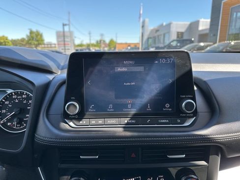Used 2025 Nissan Rogue SV FWD image 36
