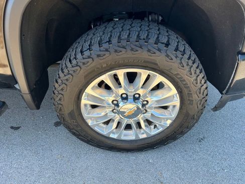 Used 2023 Chevrolet Silverado 2500 High Country w/ Z71 Off-Road Package AWD/4WD image 12
