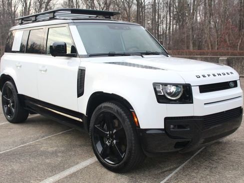 Used 2025 Land Rover Defender 110 X-Dynamic SE image 10