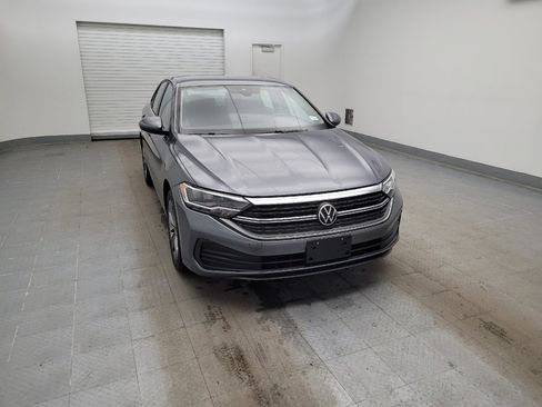 Used 2024 Volkswagen Jetta SE image 14