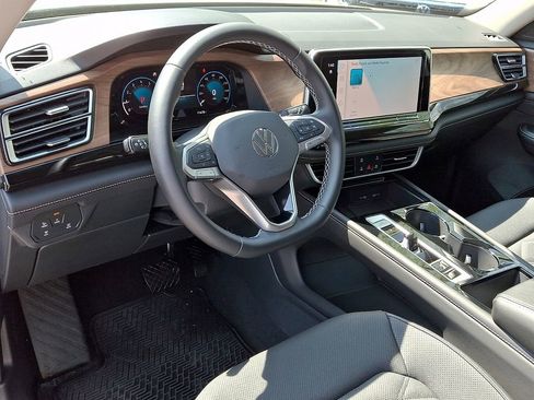 Certified 2025 Volkswagen Atlas SE AWD/4WD image 25