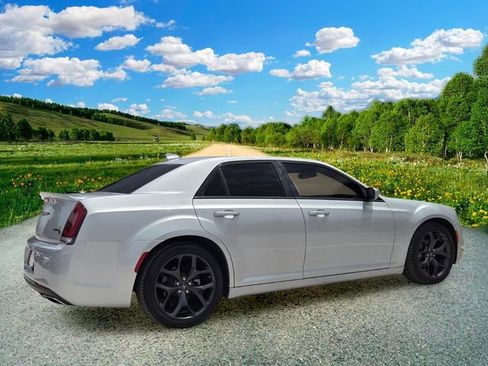 Used 2022 Chrysler 300 S w/ Comfort Group RWD image 6