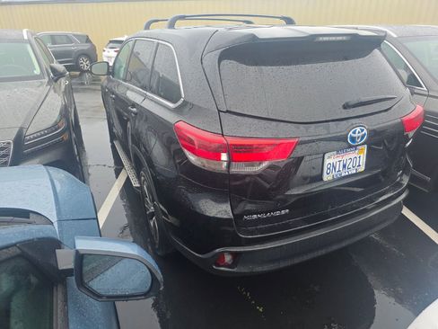 Used 2019 Toyota Highlander LE image 4